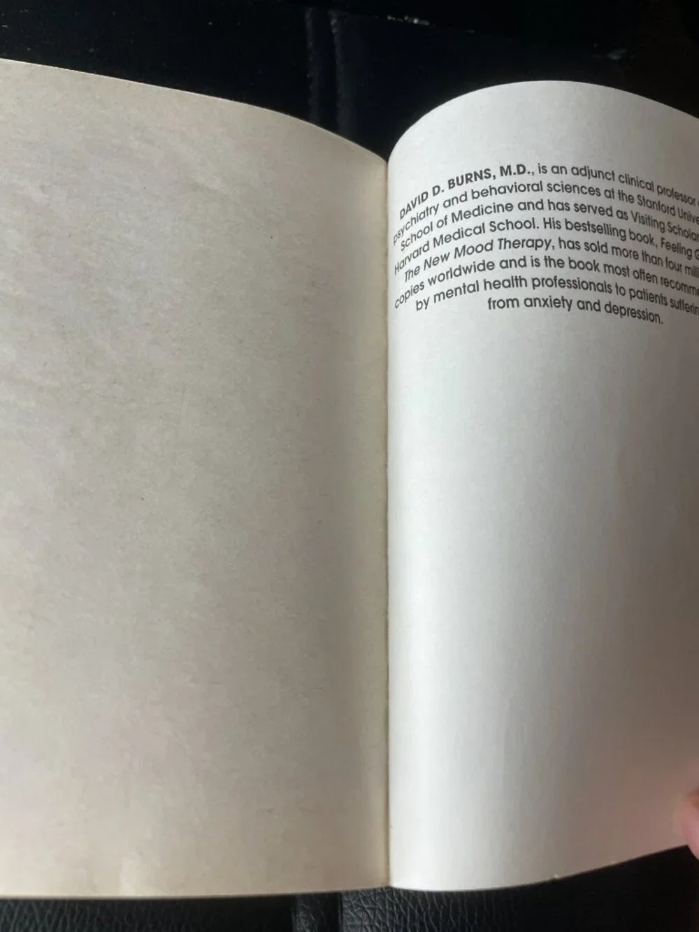 Feeling Good: Overcome Depression and Anxiety with Proven Techniques Paperback